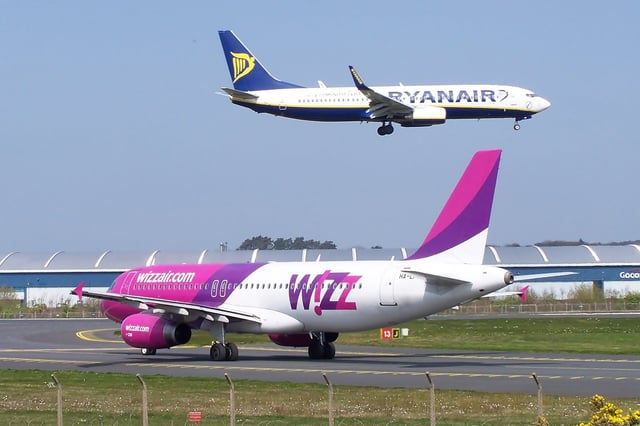 Ryanair_Wizz_7141688277.jpg
