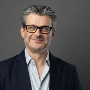 Simon Jones headshot